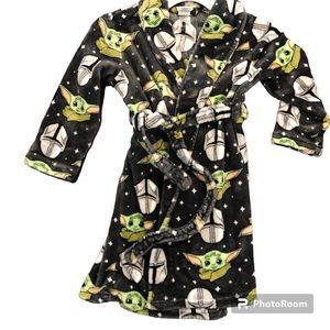 Kids Character Plush Soft Fleece Bathrobe Star Wars Baby Yoda & Mandalorian